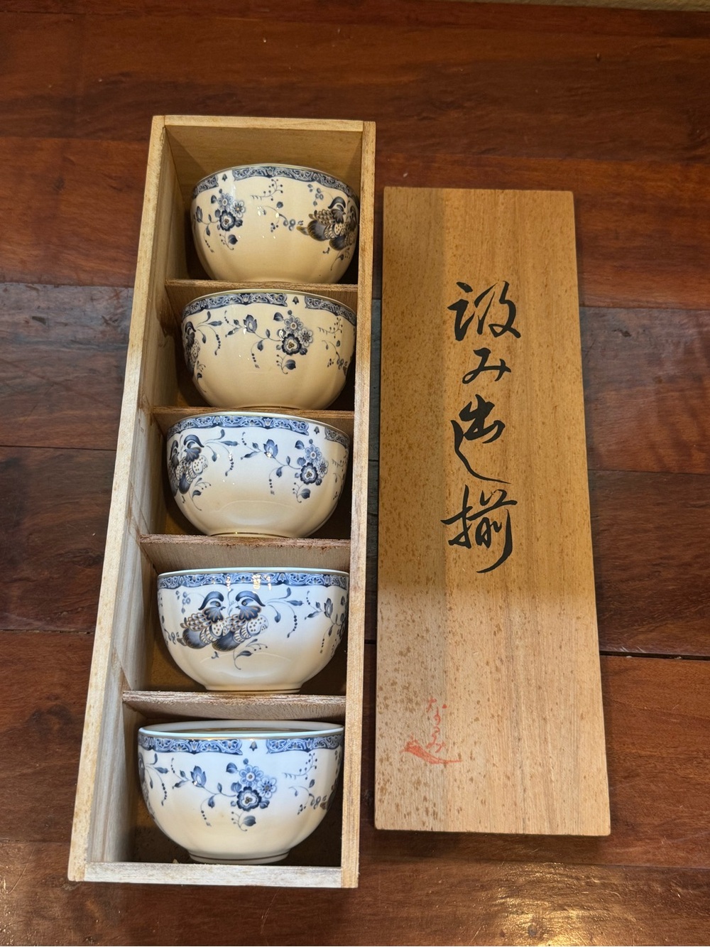 Tea cups - Picture 1 of 4